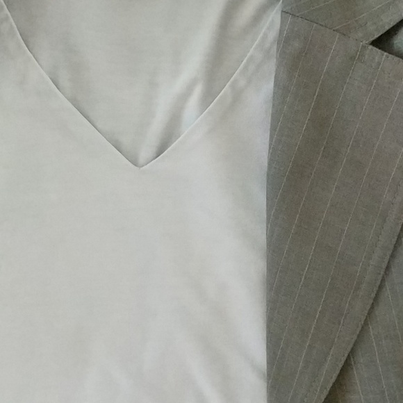 2/$15 Beautiful layering top - Picture 2 of 5